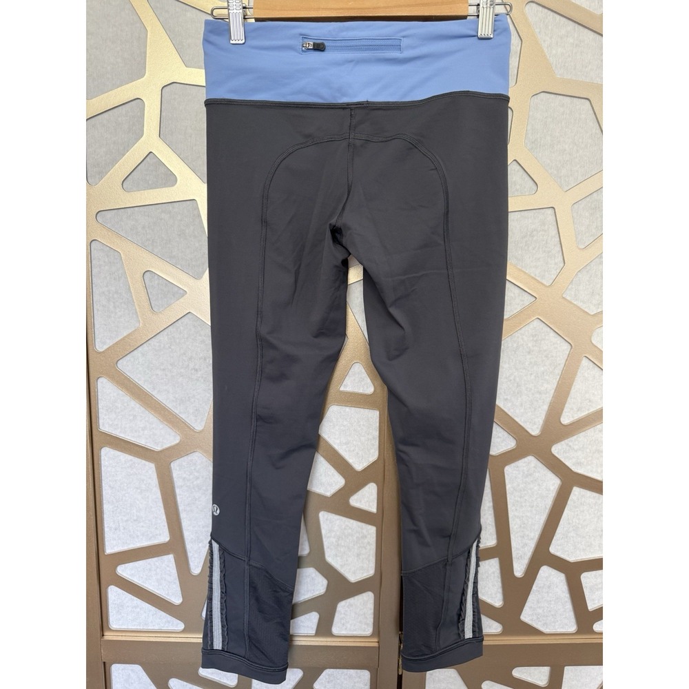 Lululemon Run Ruffle Crop Leggings Gray Blue Reflective Size 6 Zipper Pocket
